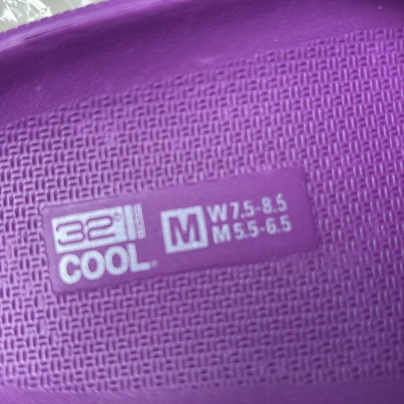 32 degrees- ladies M two band strap sandals plum colored NWOT - Picture 2 of 12